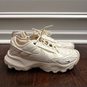Nike Women's Cream Sneakers